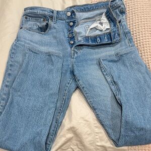 Levi's Women's Light Blue Straight Leg Jeans